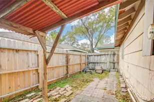 8565 Ridgepoint Dr, Houston, TX 77055 - Photo 36