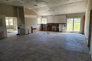 1118 County Rd 47, Angleton, TX 77515 - Photo 2