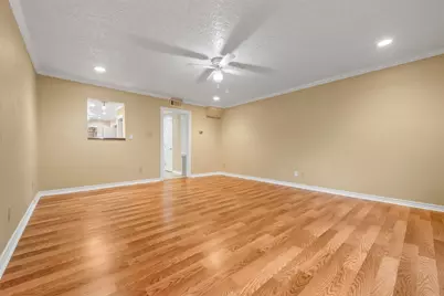 5207 Arboles Drive, Houston, TX 77035 - Photo 10