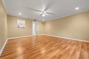 5207 Arboles Dr, Houston, TX 77035 - Photo 10