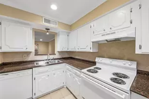 5207 Arboles Dr, Houston, TX 77035 - Photo 6