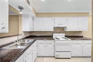 5207 Arboles Dr, Houston, TX 77035 - Photo 4