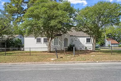 206 S Monroe Street, La Grange, TX 78945 - Photo 2