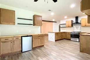 210 W Crescent Dr, Trinity, TX 75862 - Photo 16