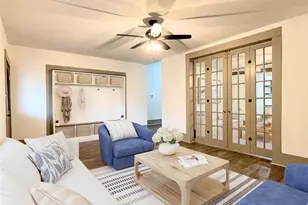 210 W Crescent Dr, Trinity, TX 75862 - Photo 2