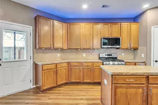 9915 Valance Way, Conroe, TX 77385 - Photo 10