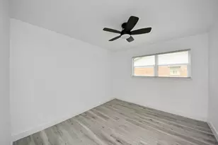 7819 Pagewood Ln, Houston, TX 77063 - Photo 36