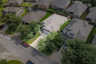 652 Maple Point Dr E, Conroe, TX 77301 - Photo 34