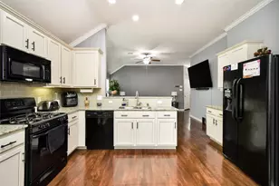 652 Maple Point Dr E, Conroe, TX 77301 - Photo 16