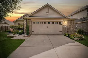 652 Maple Point Dr E, Conroe, TX 77301 - Photo 2