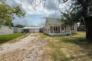 109 Maple St, Highlands, TX 77562 - Photo 2
