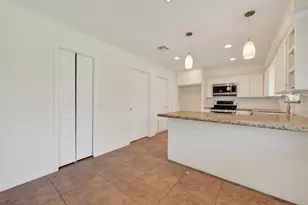 10214 Londonderry Dr, Houston, TX 77043 - Photo 14