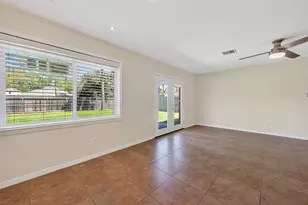 10214 Londonderry Dr, Houston, TX 77043 - Photo 16