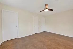 10214 Londonderry Dr, Houston, TX 77043 - Photo 28