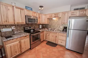 943 Parkview Dr, Canyon Lake, TX 78133 - Photo 4