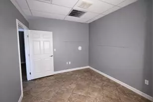 2100 Sam Houston Ave, Huntsville, TX 77340 - Photo 4