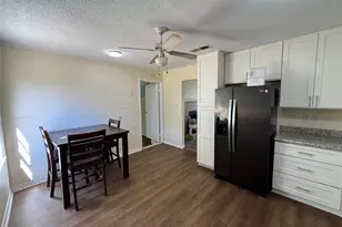 909 14th Ave N, Texas City, TX 77590 - Photo 14