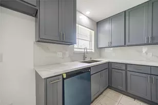 7543 Wilmerdean St, Houston, TX 77061 - Photo 14