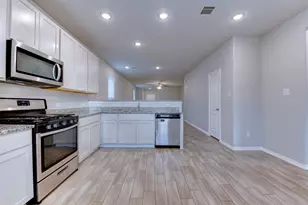 24803 Russet Bluff Trl, Houston, TX 77336 - Photo 10