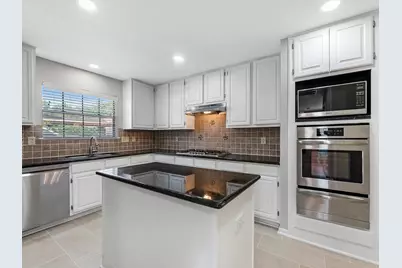 1227 Lake Estates Court, Sugar Land, TX 77498 - Photo 10