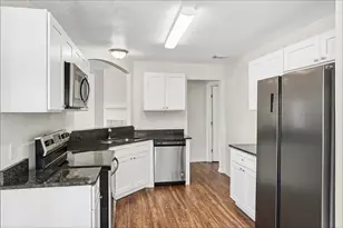 327 Leisure Ln, Montgomery, TX 77356 - Photo 2