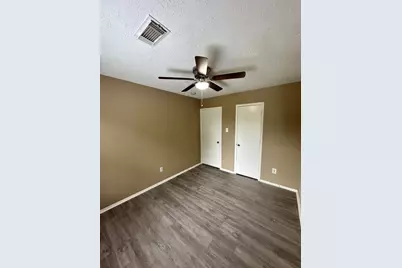 6910 Bayou Crest Drive, Houston, TX 77088 - Photo 14