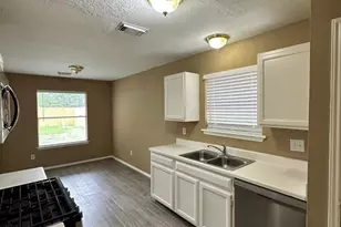 6910 Bayou Crest Dr, Houston, TX 77088 - Photo 6