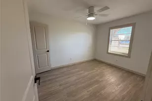 7905 Farnsworth St, Houston, TX 77022 - Photo 14