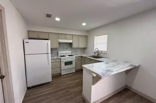 7905 Farnsworth St, Houston, TX 77022 - Photo 10