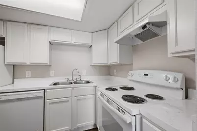 3758 Tanglewilde Street #E1, Houston, TX 77063 - Photo 10