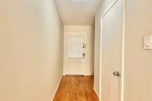 8245 Kingsbrook Rd, Houston, TX 77024 - Photo 4