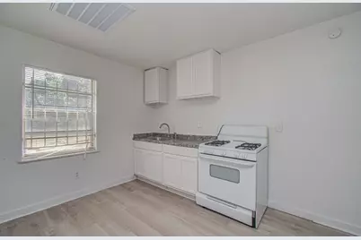 7622 Delavan Drive, Houston, TX 77028 - Photo 8