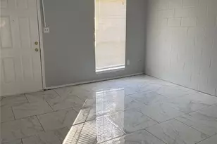 149 Emerald Dr, Clute, TX 77531 - Photo 4