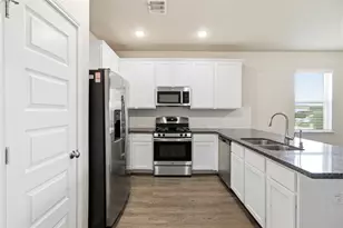 8438 Baywatch Cir, Baytown, TX 77523 - Photo 4