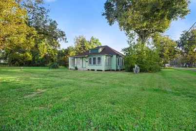 402 N Oak Street, Sweeny, TX 77480 - Photo 1