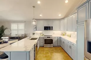 13202 Gulf Beach Dr, Freeport, TX 77541 - Photo 12