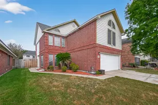 917 Hartman Dr, Baytown, TX 77521 - Photo 2