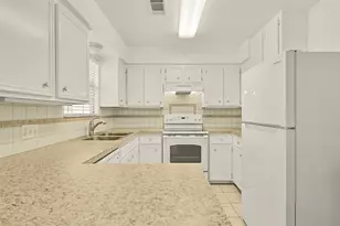 2003 Kingsway Dr, League City, TX 77573 - Photo 14
