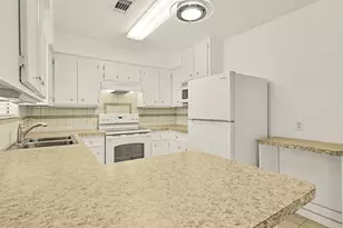 2003 Kingsway Dr, League City, TX 77573 - Photo 12
