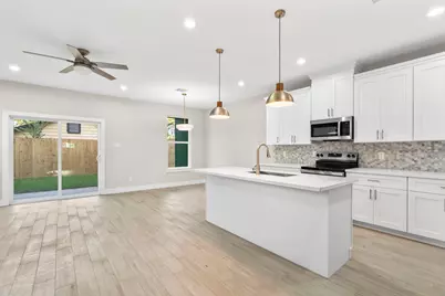 404 Forest Hill Boulevard #A, Houston, TX 77011 - Photo 4