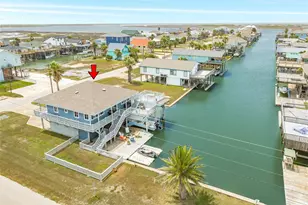 202 Schooner Dr, Freeport, TX 77541 - Photo 2