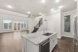 1121 Shepherd Oaks Dr, Houston, TX 77018 - Photo 4