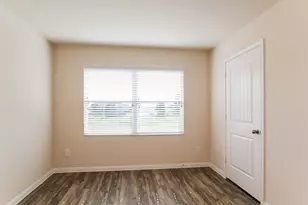 11930 Munich Dr, Houston, TX 77044 - Photo 12