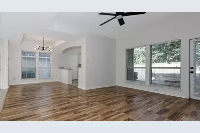 35 S Avonlea Circle, The Woodlands, TX 77382 - Photo 6