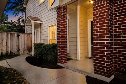 35 S Avonlea Circle, The Woodlands, TX 77382 - Photo 2