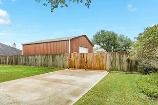 900 N Belle St, Angleton, TX 77515 - Photo 8