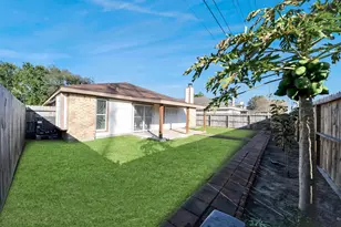 10011 Berry Limb Dr, Houston, TX 77099 - Photo 32