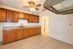 10927 Duane St, Houston, TX 77047 - Photo 6