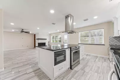 813 W Galveston Street, League City, TX 77573 - Photo 12