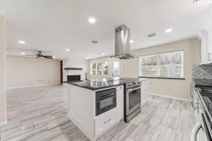 813 W Galveston St, League City, TX 77573 - Photo 12